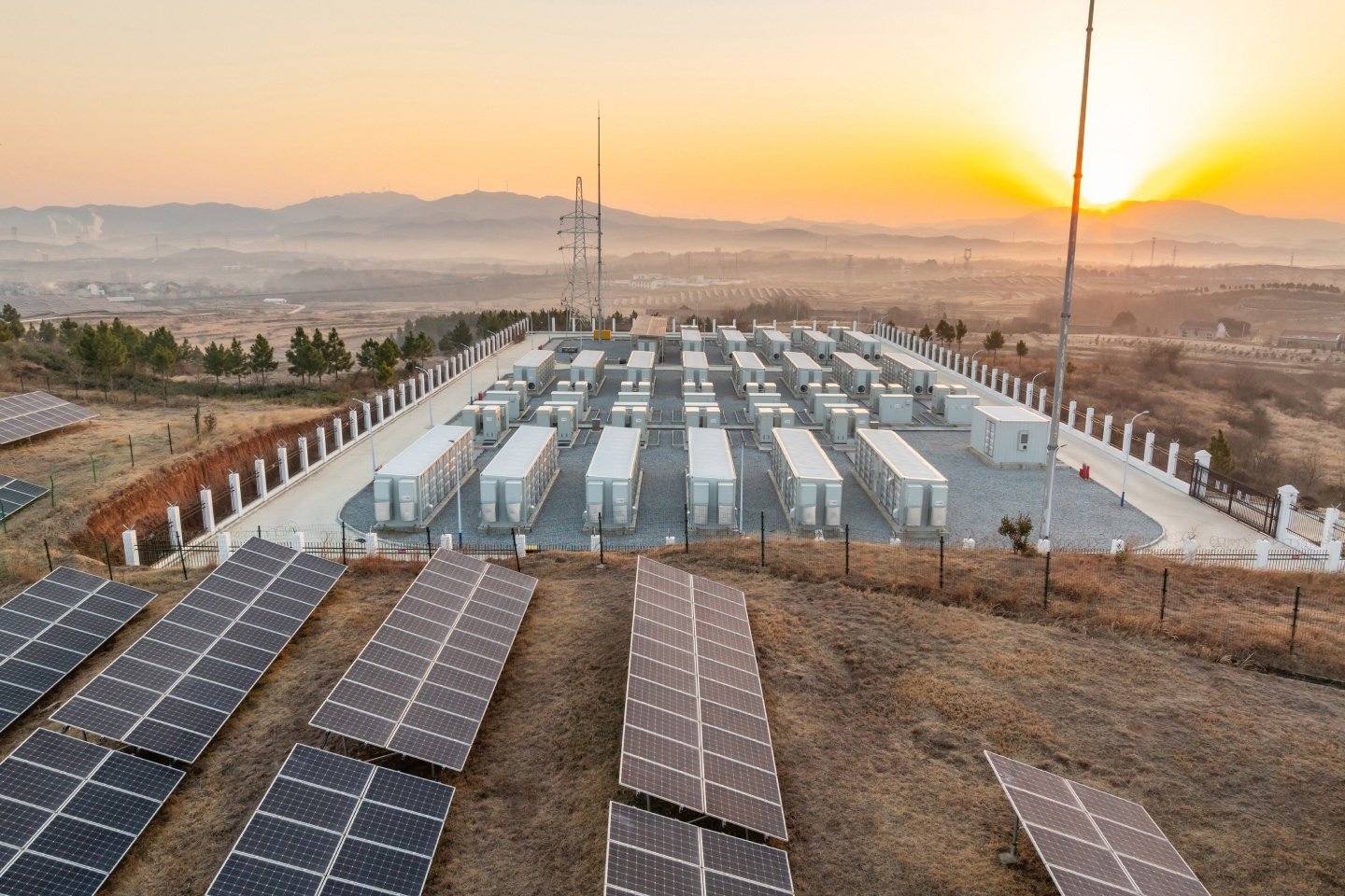 Australian solar farm in the desert